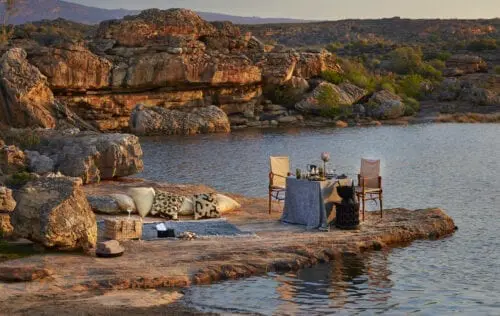 # KOPFOTO - Bushmans Kloof lakeside cocktail hour.Bushmans Kloof Picnic Experience kopie