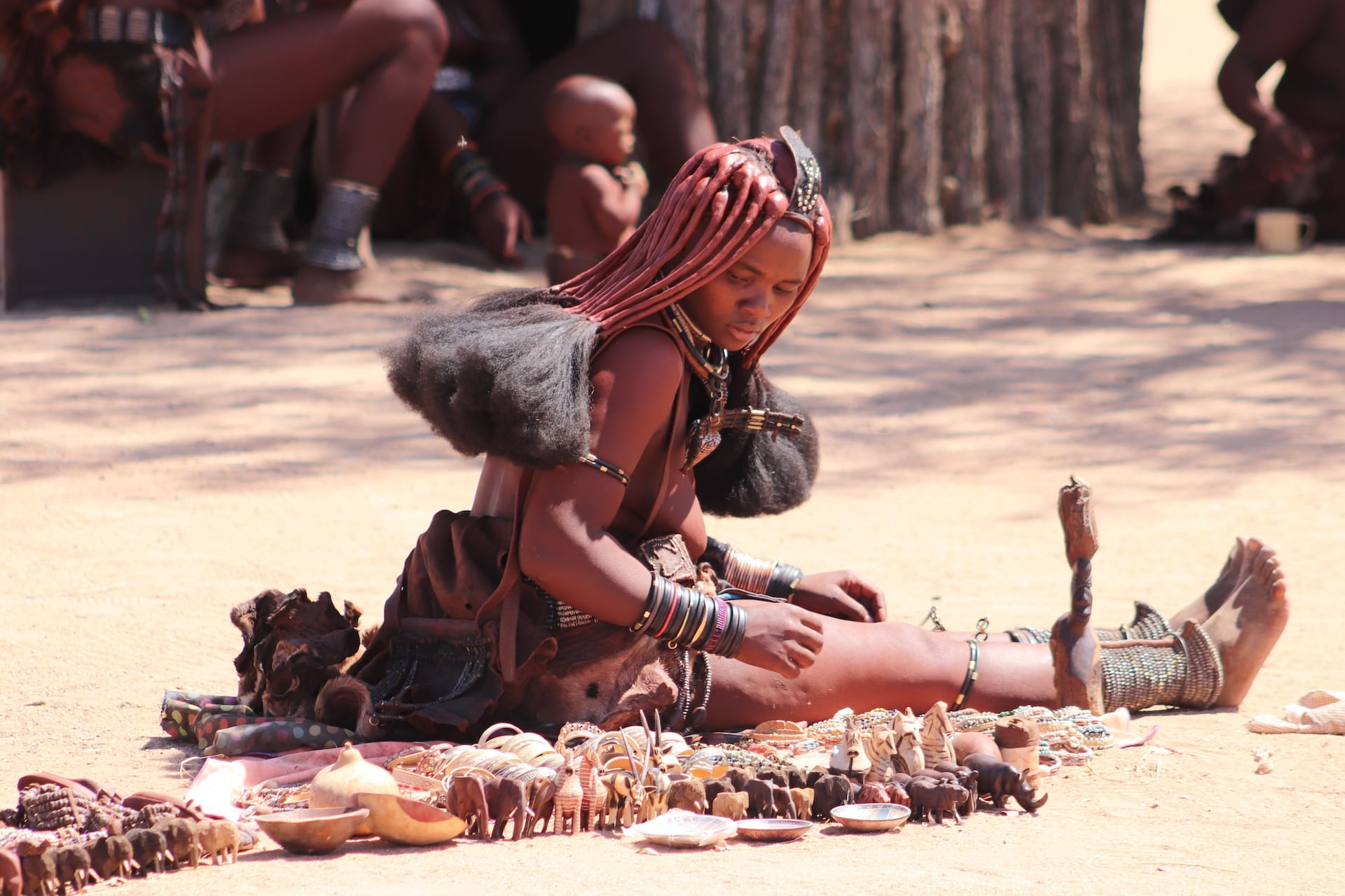 ALGEMEEN - NAM - Onjewewe Himba verkopend - 2018